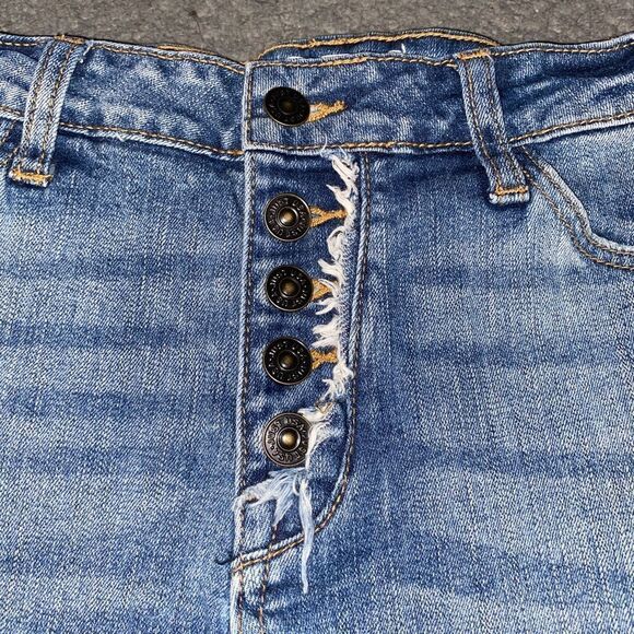 JUST USA Jean Shorts Size Large Distressed - Picture 5 of 12